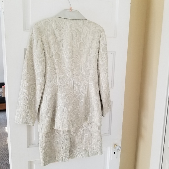 Brocade two piece suit - Picture 2 of 6